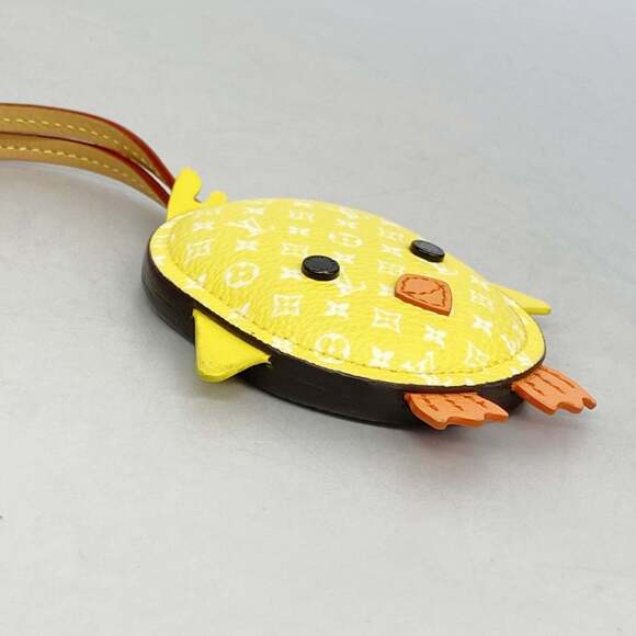 LOUIS VUITTON Yellow Monogram Charm - Picture 2 of 7